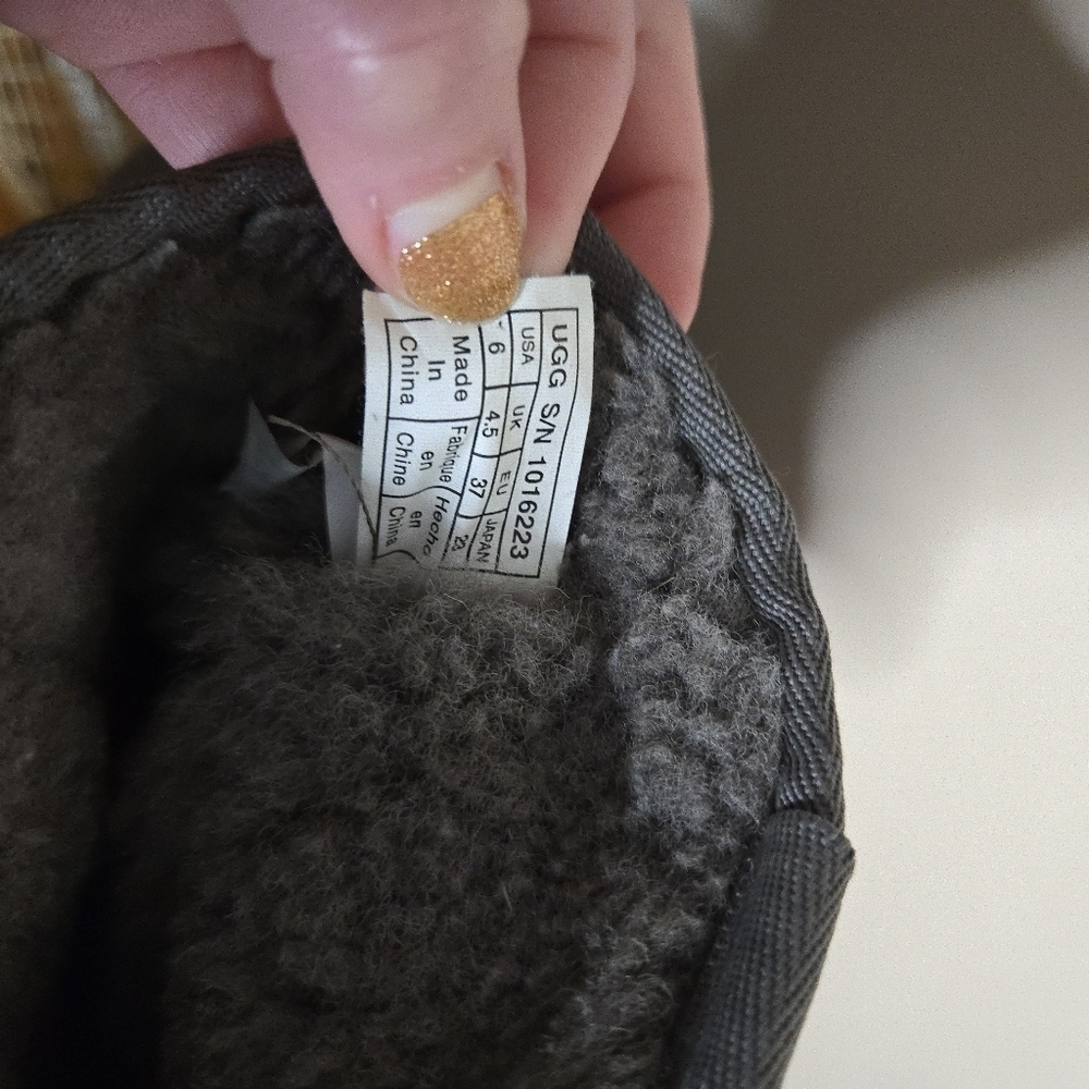 UGG Women's Classic Boots - Picture 10 of 10